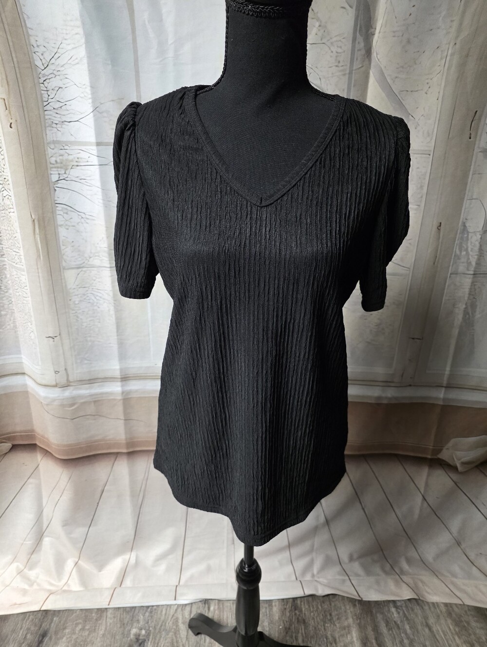 Kohl's Black V-Neck Short Sleeve Textured Top